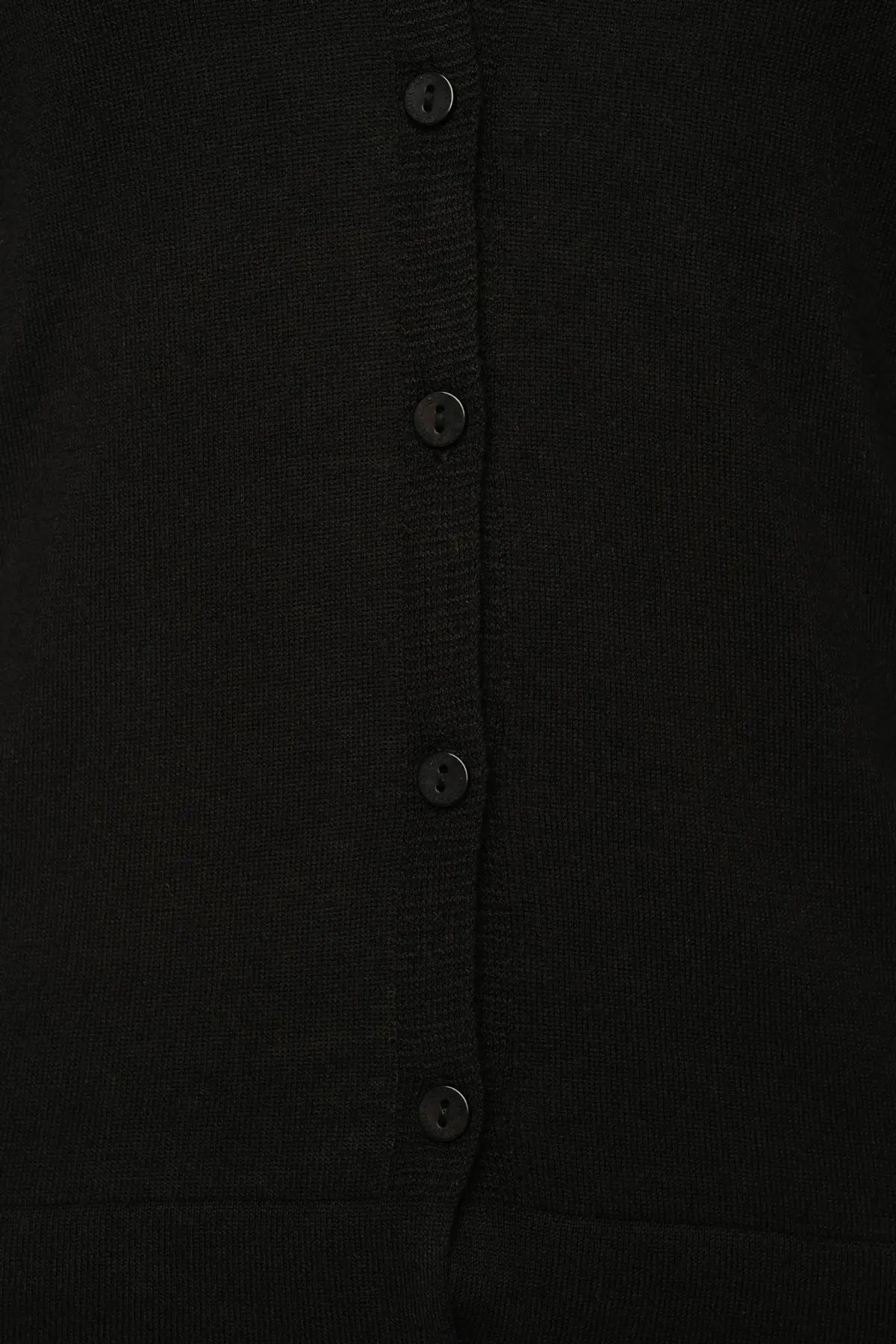 Siyah İpek ve Kaşmir Düğmeli V Yaka Uzun Kollu Aleyna Hırka Silk and Cashmere