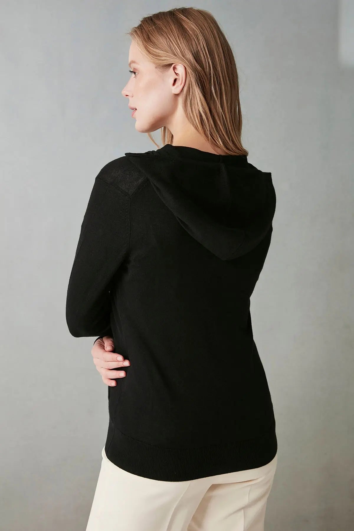 Siyah İpek ve Kaşmir Kapüşonlu Uzun Kollu Aleyna Hırka Silk and Cashmere