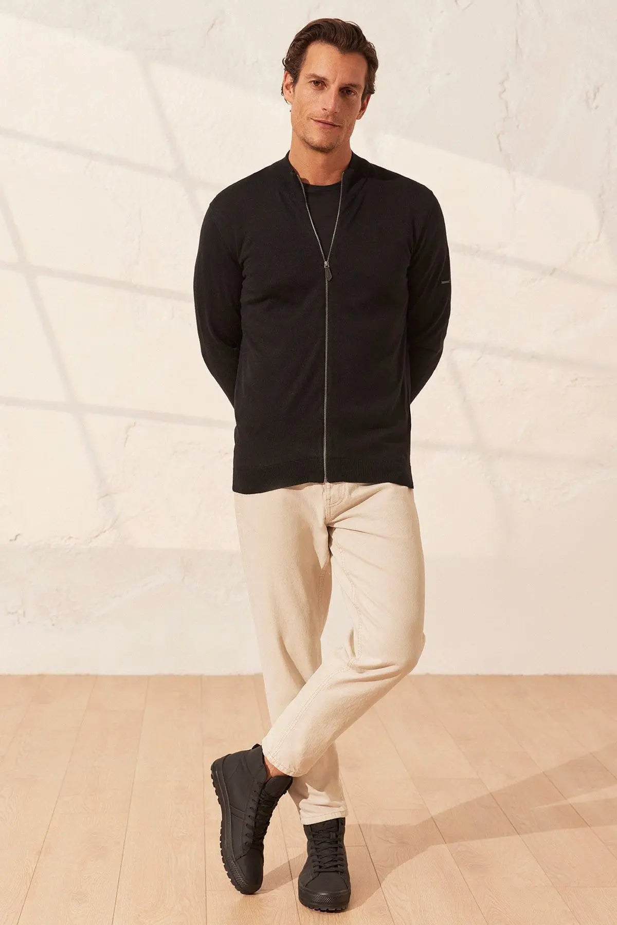 Siyah İpek ve Kaşmir Utku Yarım Balıkçı Yaka Fermuarlı Uzun Kollu Erkek Hırka Silk and Cashmere