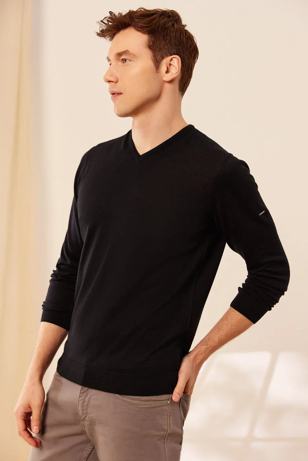 Siyah İpek ve Kaşmir V Yaka Uzun Kollu Utku Erkek Triko Silk and Cashmere