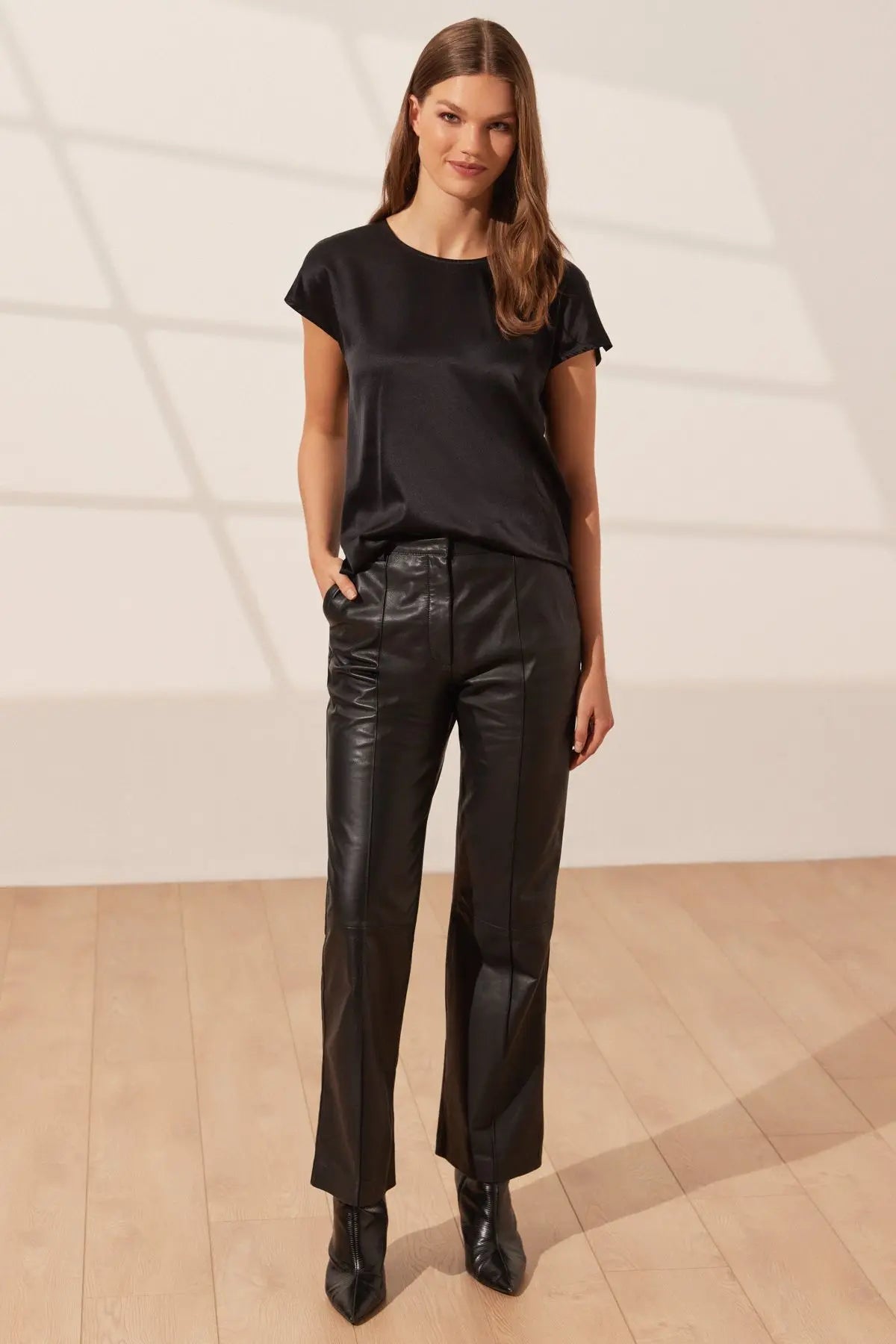 Siyah İpekli Monica Yuvarlak Yaka Kısa Kollu Bluz Silk and Cashmere