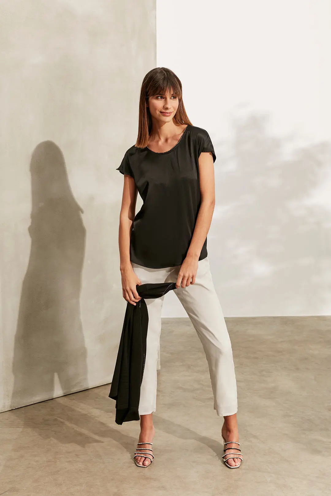 Siyah Venüs Pırlanta Detaylı Kısa Kollu İpek Bluz Silk and Cashmere