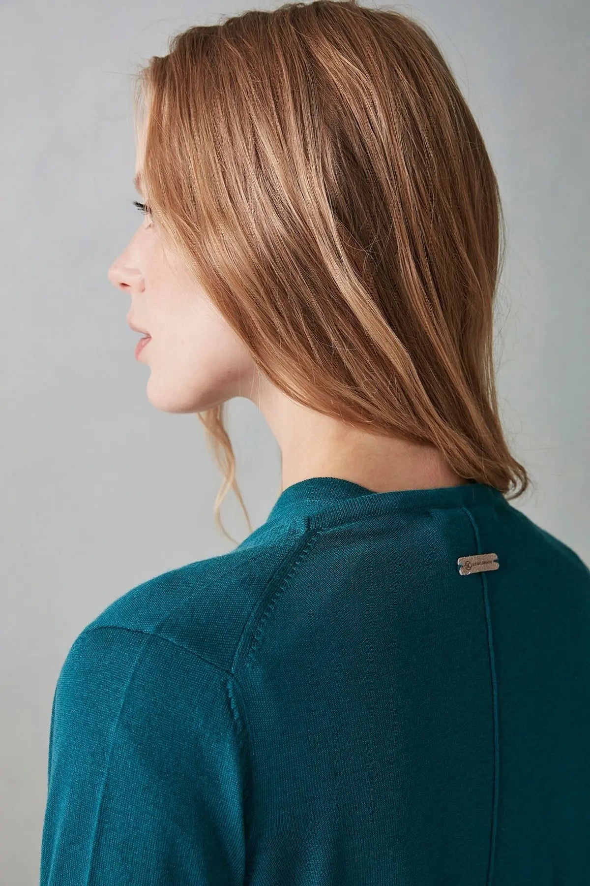 Tavuskusu İpek ve Kaşmir Düğmeli V Yaka Uzun Kollu Aleyna Hırka Silk and Cashmere