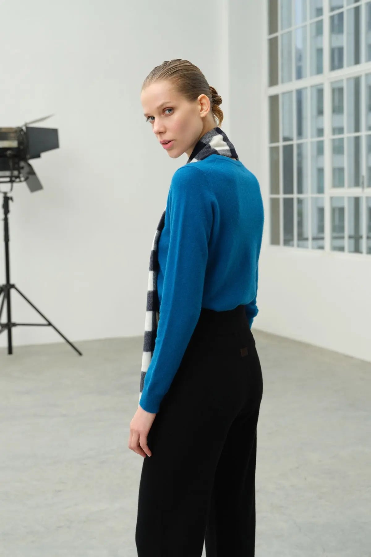 Tavuskusu Saf Kamir Veronique Yuvarlak Yaka Uzun Kollu Kazak Silk and Cashmere