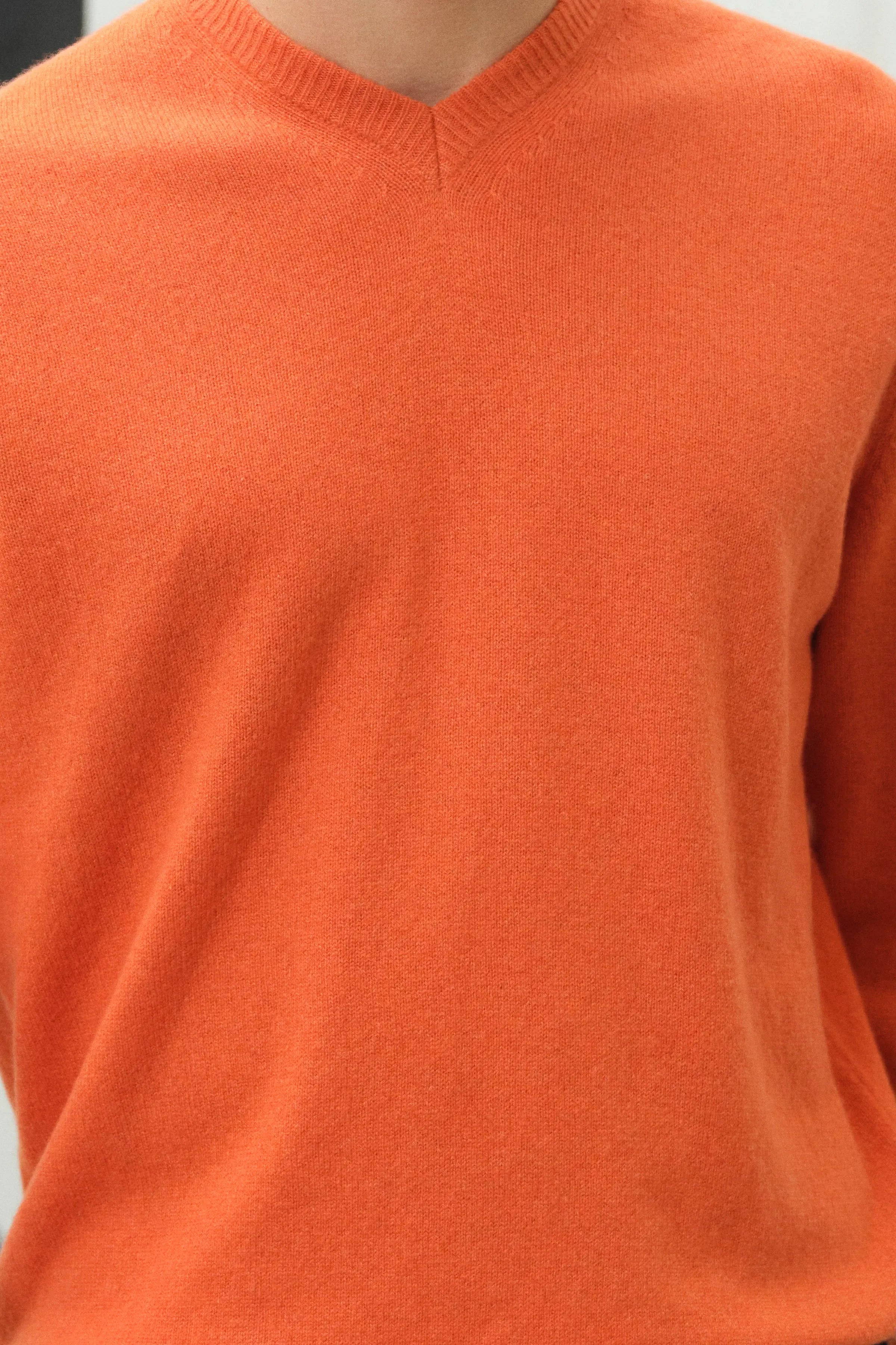 Turuncu Saf Kamir V Yaka Uzun Kollu Vincent Erkek Kazak Silk and Cashmere
